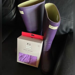 Tall Hunter rain boots & boot socks, women’s size 10 boot and XL sock, purple